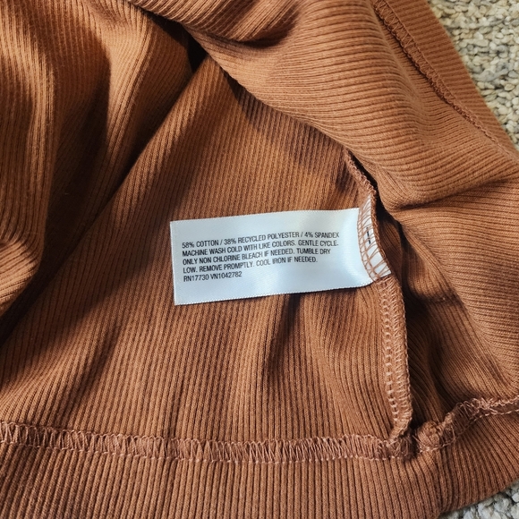 Universial Threads Ribbed Tank Top Size Large - Picture 2 of 4